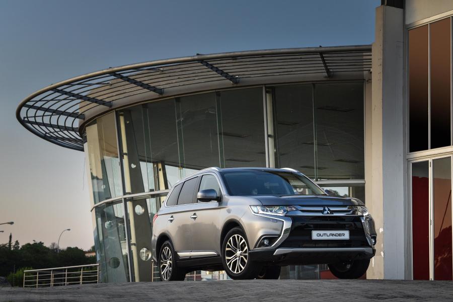  Mitsubishi Outlander 2017 года  (ZA) (фото 2 из 10)